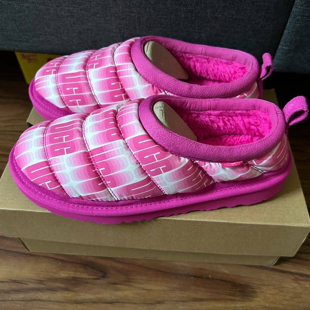 Pink Ugg slippers for women size 6